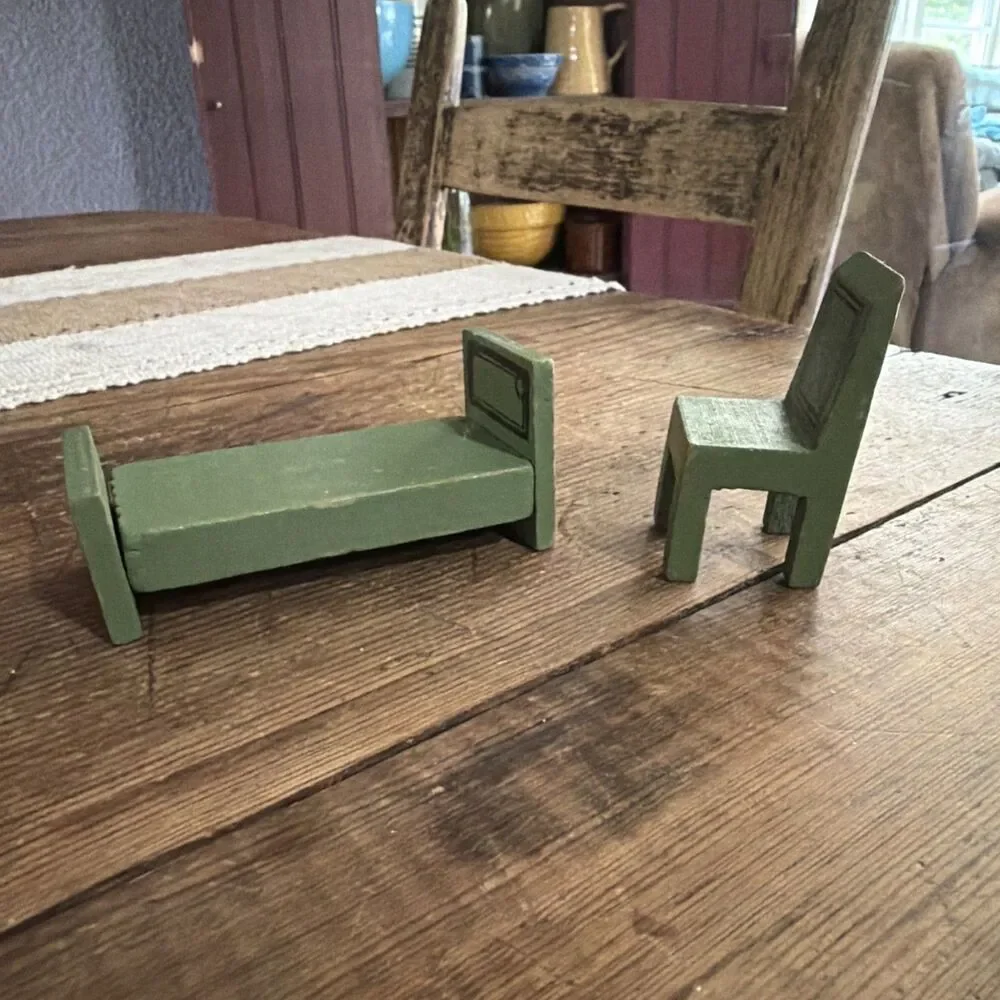 Vintage 1933 Jaymar Happy Hour Dollhouse Furniture Green Wooden Bed & Chair Arts